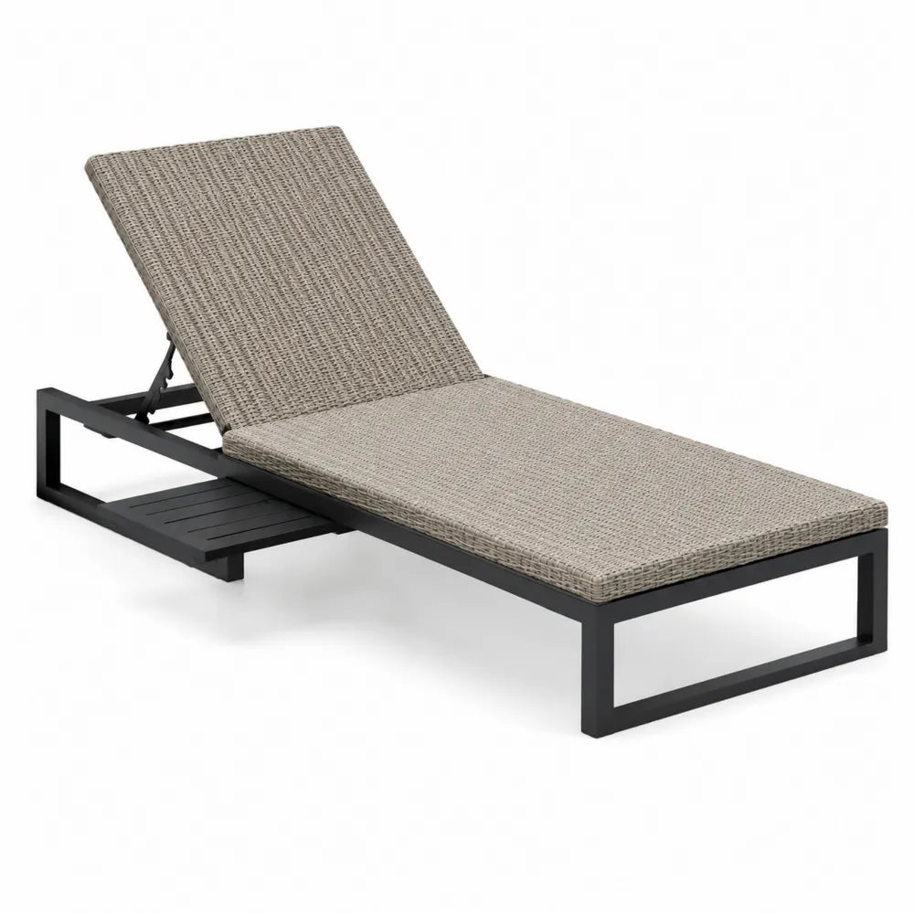 Chaise longue de jardin réglable avec tablette en résine tressée PE beige et acier noir 200 cm x 65 cm x 32 cm