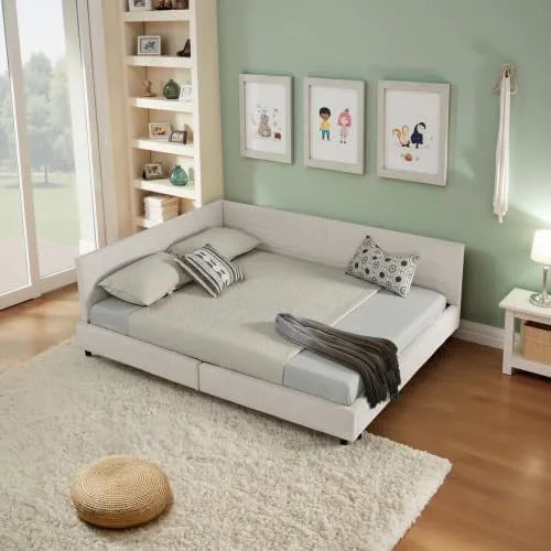Lit double en velours beige avec tête de lit haute et structure robuste, dimensions 140 x 200 cm