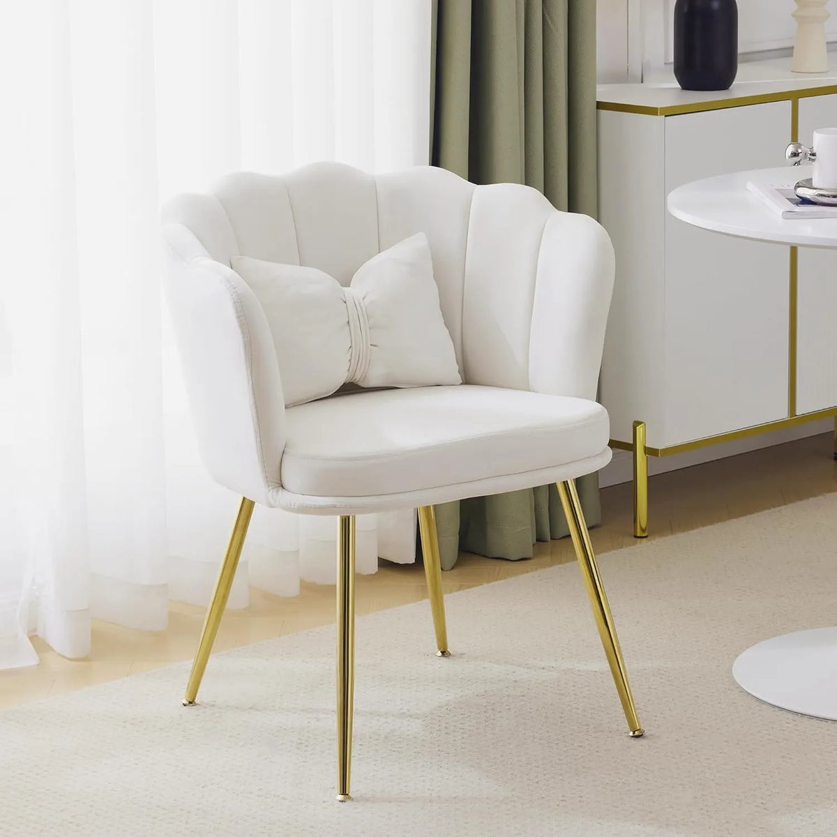 Chaise en velours pétale avec pieds dorés et coussin papillon, ergonomique et confortable pour salon ou chambre, Beige